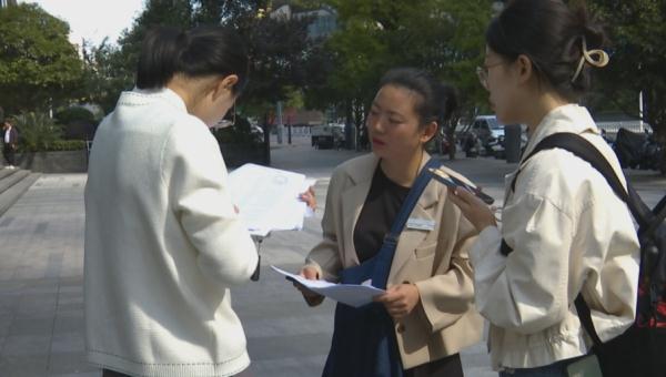 工作七年社保只交了一个月？女子怒讨说法，公司回应让她哭笑不得