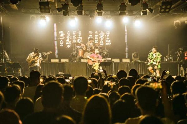 Livehouse一小时票价超音乐节一天，乐队却说“演不起”，钱被谁赚了？