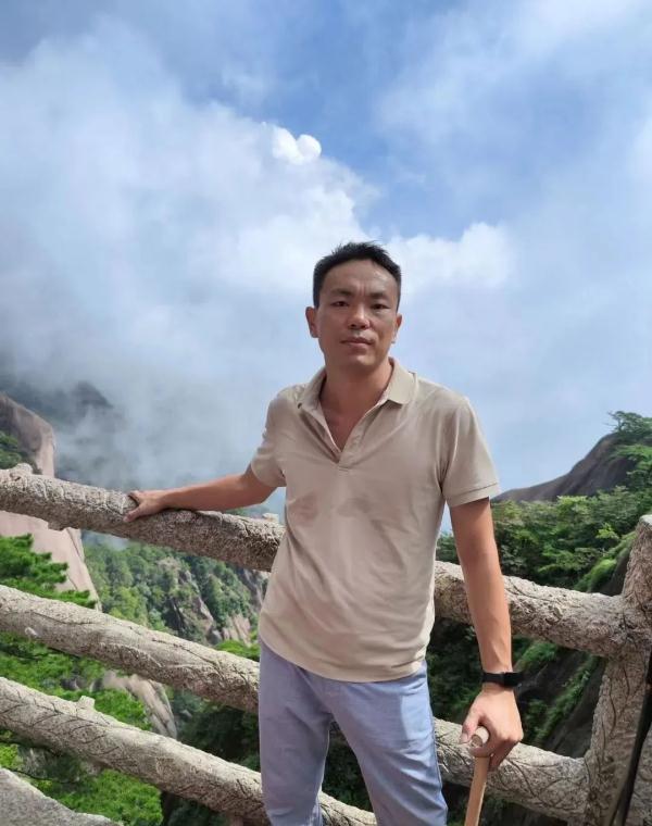 “80后”非洲开会,土味英语,火了! “80后”非洲开会,土味英语,火了!