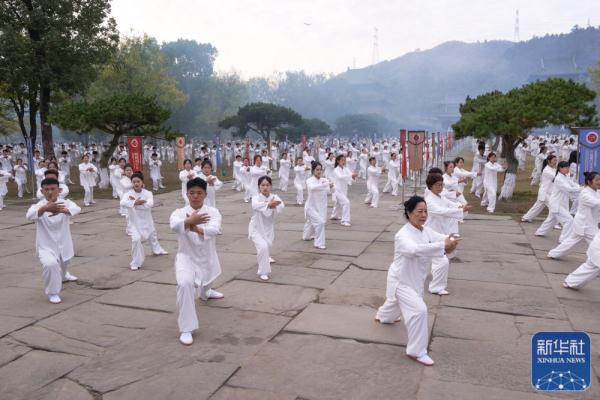 世界武当太极大会在湖北武当山开幕