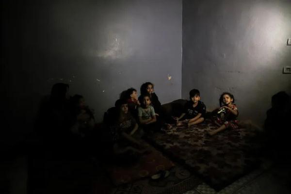 加沙燃料告急 医院上百新生儿面临死亡风险 加沙燃料告急 医院上百新生儿面临死亡风险