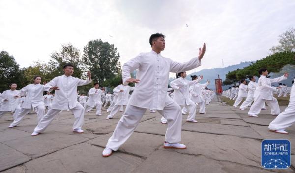世界武当太极大会在湖北武当山开幕