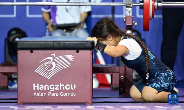 举重——女子41公斤级:郭玲玲夺冠 举重——女子41公斤级:郭玲玲夺冠