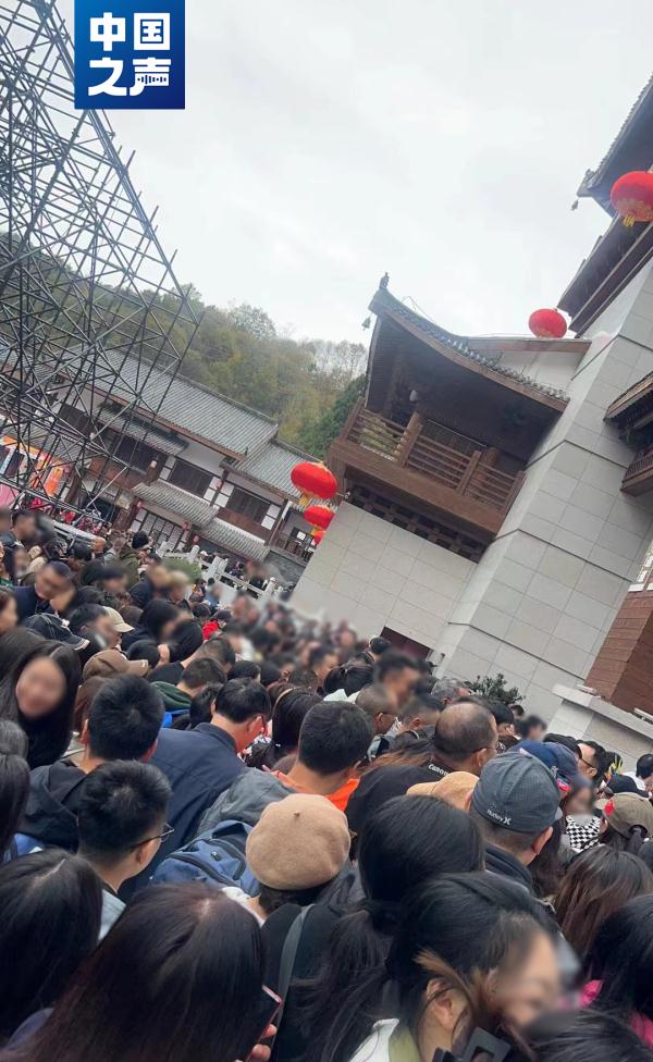数千游客滞留四川米仓山，景区“超载”如何避免？