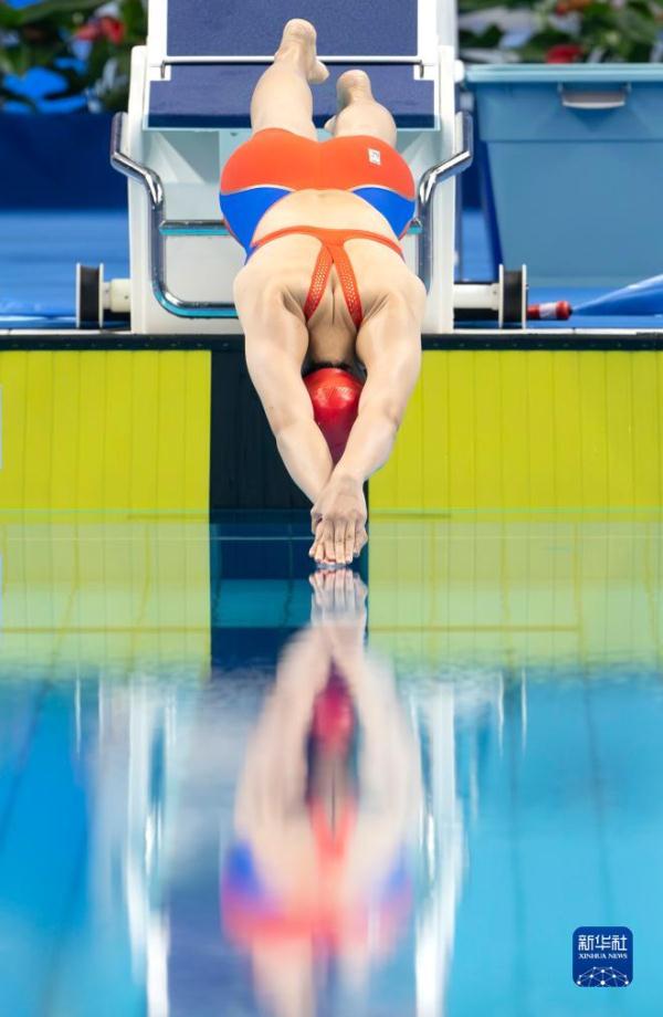 游泳——女子400米自由泳S11级：张晓彤夺冠