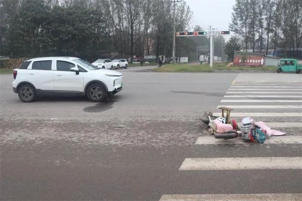 漯河：外卖小哥被撞伤，因这一个行为，负全责！