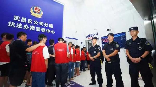 赌石直播套路深 您可千万别当真 赌石直播套路深 您可千万别当真