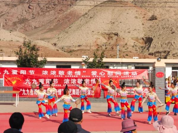 爱在金秋,情暖重阳!兰州市开展形式多样的庆重阳节活动 爱在金秋,情暖重阳!兰州市开展形式多样的庆重阳节活动