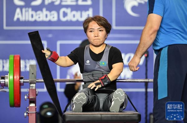 杭州亚残运会｜崔哲夺得女子45公斤级举重冠军