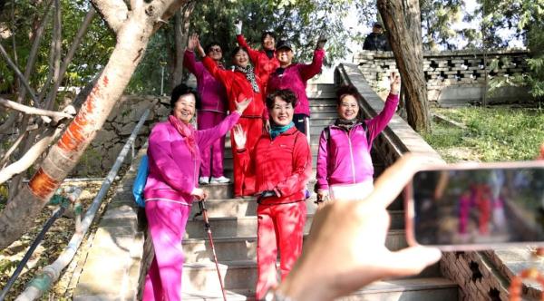 爱在金秋,情暖重阳!兰州市开展形式多样的庆重阳节活动 爱在金秋,情暖重阳!兰州市开展形式多样的庆重阳节活动