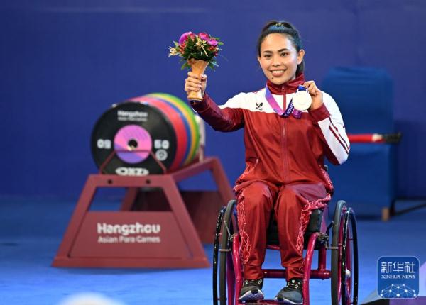 杭州亚残运会｜崔哲夺得女子45公斤级举重冠军