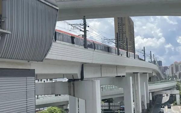 深圳地铁4号线高架桥疑现裂缝？官方回应！