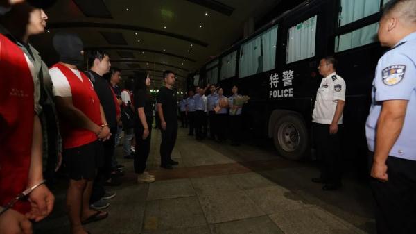 赌石直播套路深 您可千万别当真 赌石直播套路深 您可千万别当真