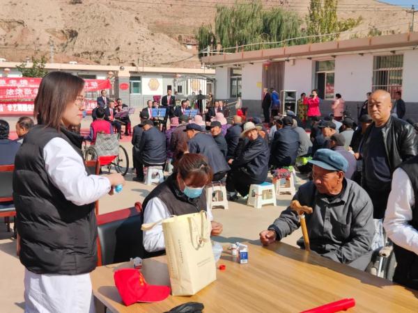 爱在金秋,情暖重阳!兰州市开展形式多样的庆重阳节活动 爱在金秋,情暖重阳!兰州市开展形式多样的庆重阳节活动