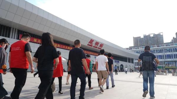 赌石直播套路深 您可千万别当真 赌石直播套路深 您可千万别当真