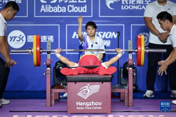 举重——女子41公斤级:郭玲玲夺冠 举重——女子41公斤级:郭玲玲夺冠