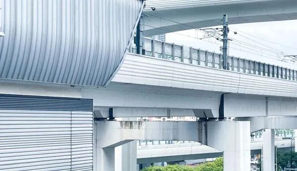 深圳地铁4号线高架桥疑现裂缝？官方回应！