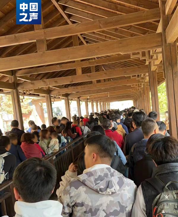 数千游客滞留四川米仓山，景区“超载”如何避免？