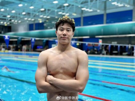 荣膺游泳世界杯年度总冠军 覃海洋称“王冠只是个象征”
