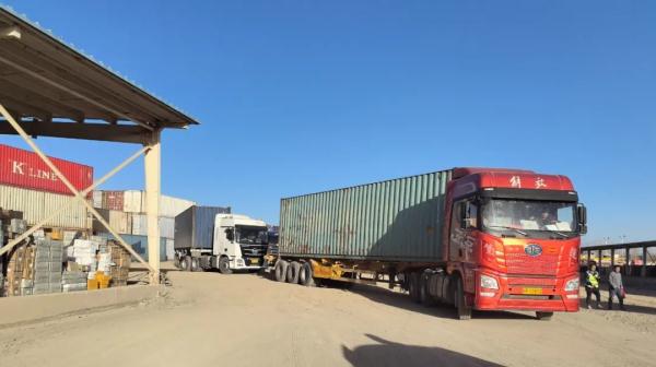 中国政府援助阿富汗第二批抗震救灾人道主义物资启运