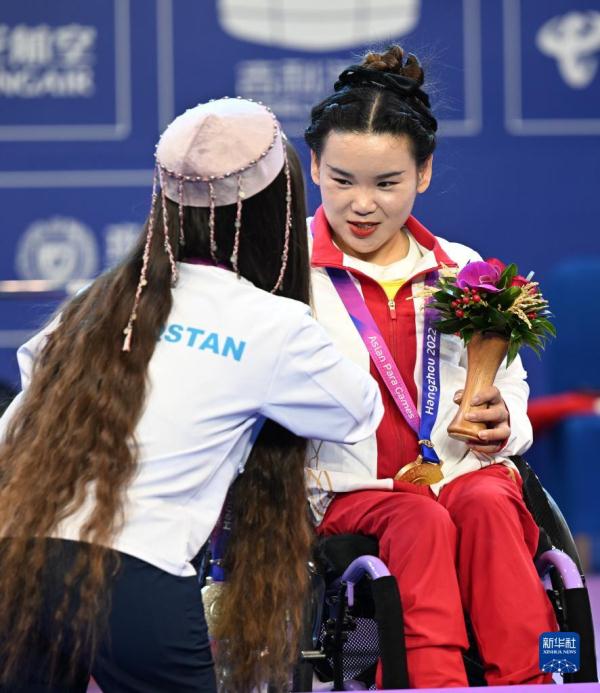 举重——女子41公斤级:郭玲玲夺冠 举重——女子41公斤级:郭玲玲夺冠