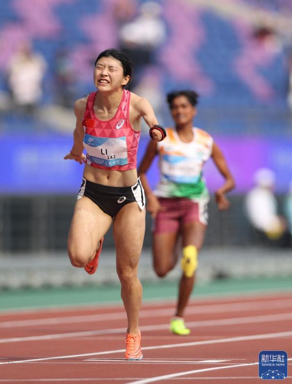 杭州亚残运会｜中国选手包揽女子100米T47级冠亚军
