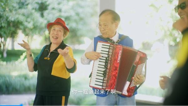 79岁,开始摇滚 79岁,开始摇滚