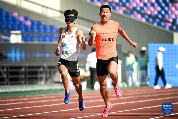 田径——男子100米T11级:邸东东夺冠 田径——男子100米T11级:邸东东夺冠