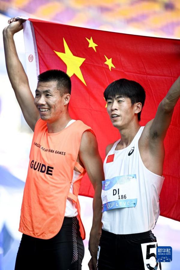 田径——男子100米T11级:邸东东夺冠 田径——男子100米T11级:邸东东夺冠