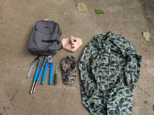 “易容术”现江湖?男子戴“人皮面具”盗窃 “易容术”现江湖?男子戴“人皮面具”盗窃