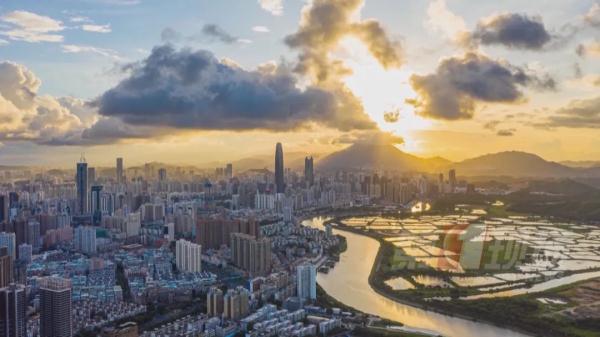 深圳90后上班族获雨果奖，网友评论亮了！