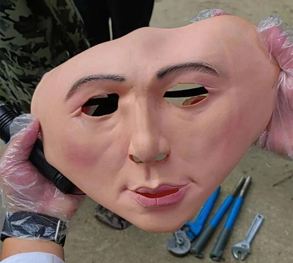 “易容术”重现江湖？有人戴上“人皮面具”！