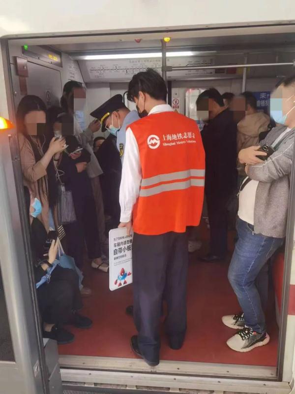 没座也要“创造”座?上海地铁“板凳族”回潮,1个月发生76起!官方回应 没座也要“创造”座?上海地铁“板凳族”回潮,1个月发生76起!官方回应