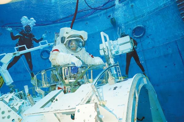 神舟十七乘组亮相,发射窗口瞄准今天,中国空间站向全世界发出邀请 神舟十七乘组亮相,发射窗口瞄准今天,中国空间站向全世界发出邀请