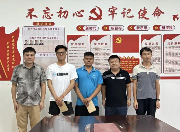 海南两名市民开摩托艇出海游玩,发现可疑装置! 海南两名市民开摩托艇出海游玩,发现可疑装置!