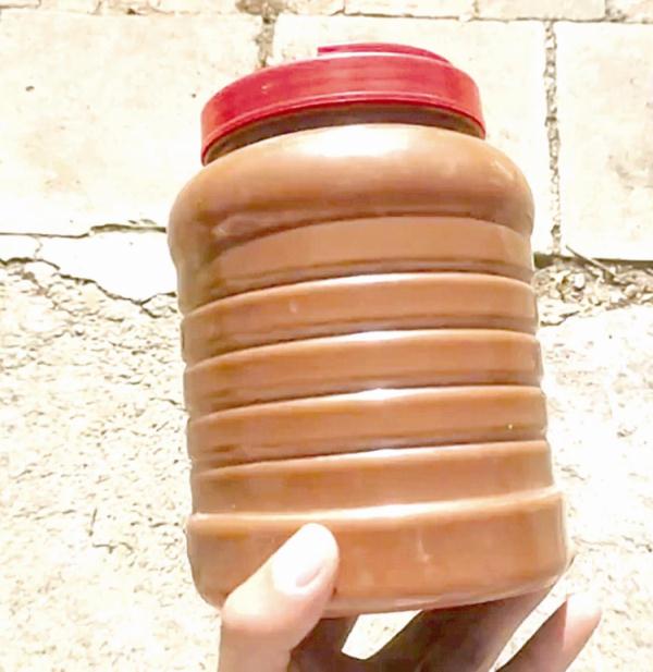 老两口儿6.9万元现金装酱罐里，丢了……