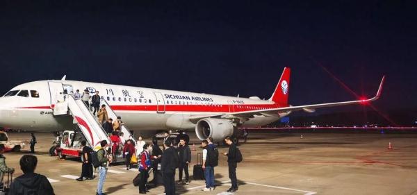 飞往北京的这个航班突遭鸟击!紧急返航! 飞往北京的这个航班突遭鸟击!紧急返航!