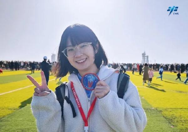 赞！神舟十七号宇航服上标识出自川美学生之手→