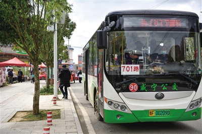 亏损、空跑、难运转 城乡公交“畅”跑需迈几道坎？