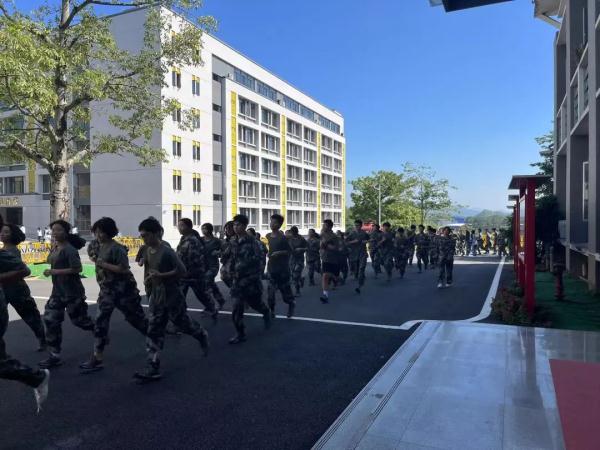“集体退学”！官方通报