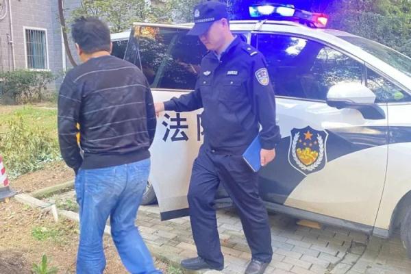 拘传现场，被执行人谎称配合结果翻墙逃跑