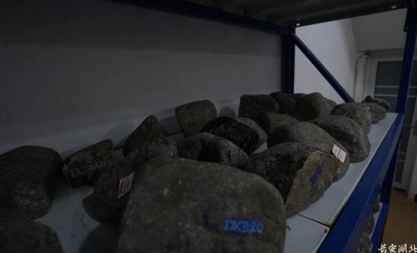 湖北武汉警方破获一起特大网上“赌石”诈骗案,涉案千万抓获124人 湖北武汉警方破获一起特大网上“赌石”诈骗案,涉案千万抓获124人