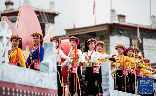 四川丹巴：嘉绒藏族风情节上的传统选美
