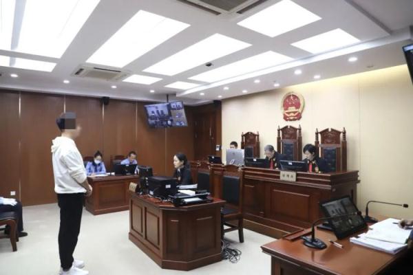 男子缓刑期跳江救人减刑2个月 男子缓刑期跳江救人减刑2个月