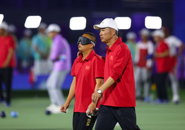 追光 | 亚残运会上的“草地冰壶” 追光 | 亚残运会上的“草地冰壶”