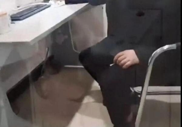 医生让孩子给患者拍胸片？医院回应