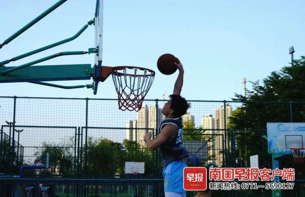 不一般!广西小伙身高165cm,却能做这事 不一般!广西小伙身高165cm,却能做这事