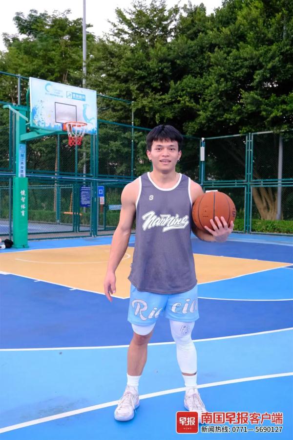 不一般!广西小伙身高165cm,却能做这事 不一般!广西小伙身高165cm,却能做这事