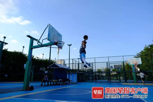 不一般!广西小伙身高165cm,却能做这事 不一般!广西小伙身高165cm,却能做这事