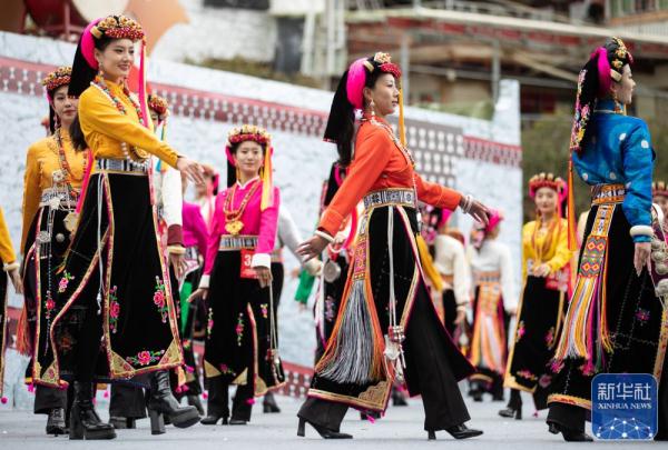 四川丹巴：嘉绒藏族风情节上的传统选美